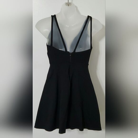 Lulu’s Love Galore Black Deep V Open Back Double Strap Skater Dress size s - Picture 7 of 10